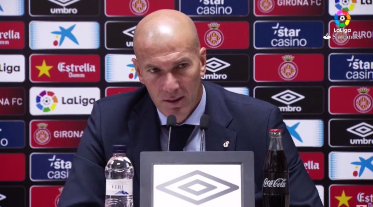 Zidane durant la roda de premsa a Montilivi