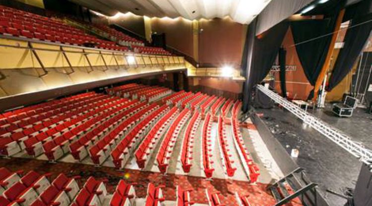 Interior del Teatre Catalunya de Santa Coloma de Farners. ACN