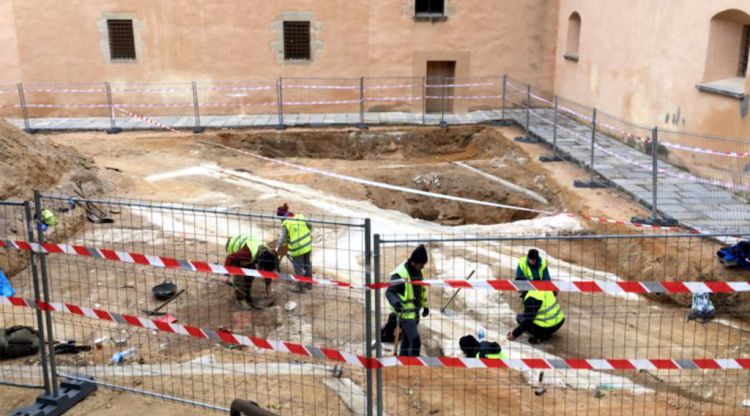 Les actuacions arqueològiques a la Plaça de l'Abadia, a la zona posterior del monestir
