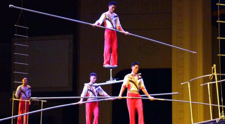 Una de les acrobàcies del circ de Corea del Nord. ACN
