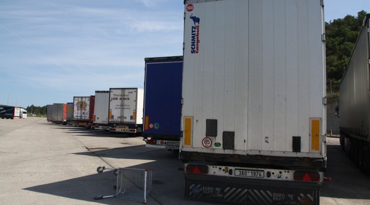 Camions aparcats a la Jonquera (arxiu). ACN