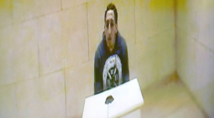 Imatge de Driss Oukabir durant la videoconferència del judici que s'ha celebrat. ACN