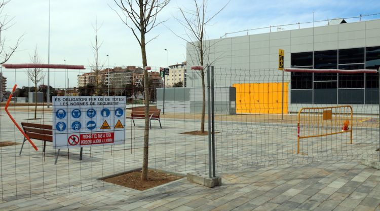 Les tanques que ahir encar delimitaven la zona d'obres del Parc Central. ACN