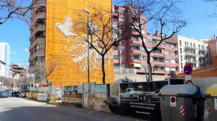 El bloc de pisos de nova construcció que s'està aixecant al carrer Joan Maragall de Girona. ACN