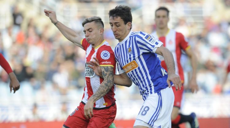 Pablo Maffeo en una disputa durant el partit. Girona FC