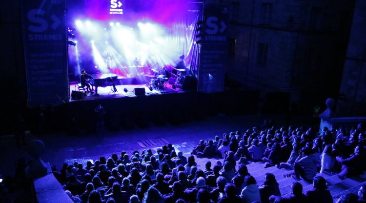Joan Dausà durant la seva actuació en la passada edició del festival Strenes de Girona (arxiu). ACN