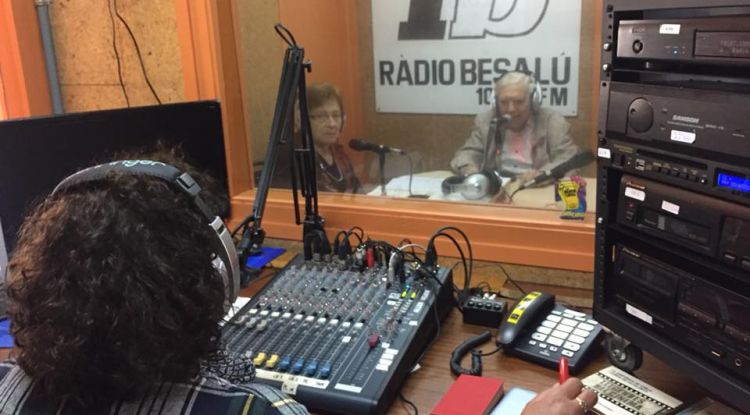 Emissió d'un programa a Ràdio Besalú. radiobesalu.blogspot.com