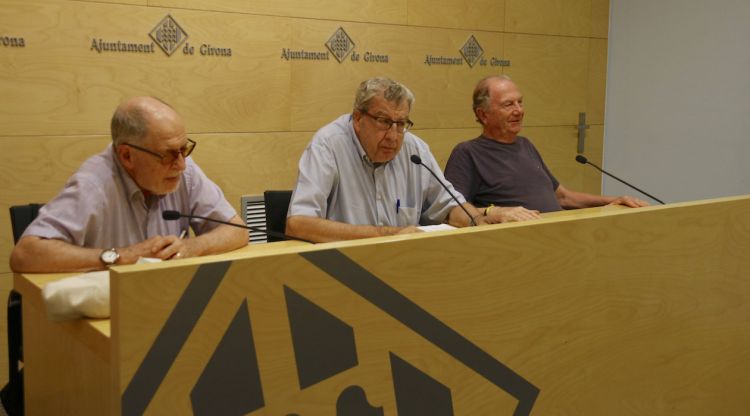 Els tres patrons de la Fundació Prudenci Bertrana en la presentació de la 51a edició dels Premis Literaris de Girona. ACN