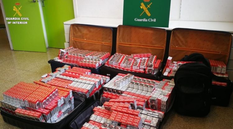 Imatge dels paquets de tabac de contraban intervinguts a la Jonquera
