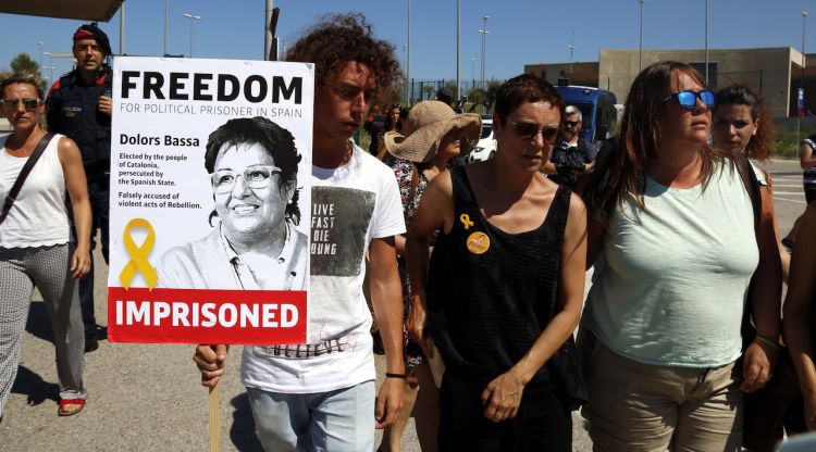 Manifestació en suport a Dolors Bassa a la presó del Puig de les Basses el 4 de juliol. ACN