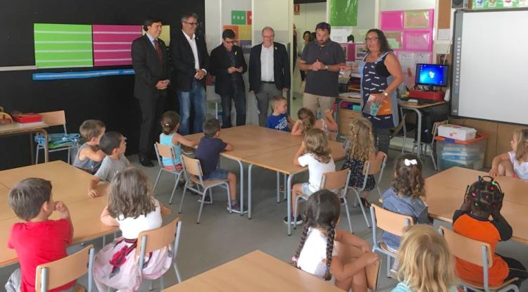 Imatge de la visita institucional a l'Institut Escola de Lloret de Mar