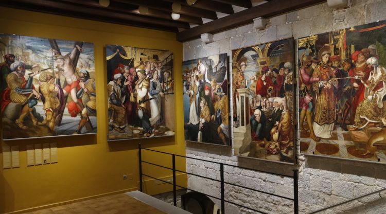 La sala rehabilitada amb algunes de les pintures del retaule de Sant Feliu al Museu d'Art de Girona. ACN