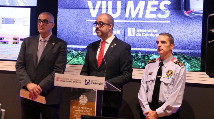 El director general de Trànsit, Juli Gendrau; el conseller d'Interior, Miquel Buch, i el comissari Joan Carles Molinero. ACN