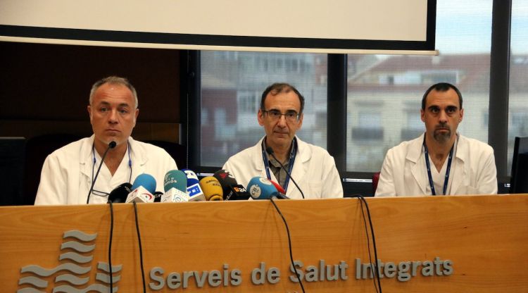 D'esquerra a dreta, el director d'Urgències, Marc Pérez, el director assistencial, Xavier Pérez i el supervisor d'Urgències, Jordi Amores. ACN
