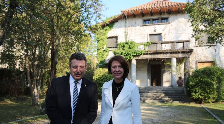 L'alcaldessa de Girona i el president de la Diputació de Girona davant el xalet Soler, futura Casa de la Tecnologia