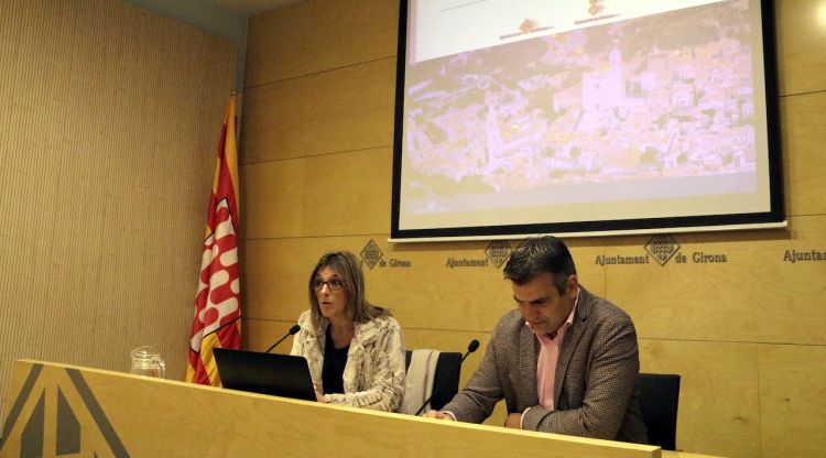 La regidora de Promoció Econòmica de Girona, Glòria Plana, i el soci director de RBD Consulting Grup, Roger Gaspa. ACN