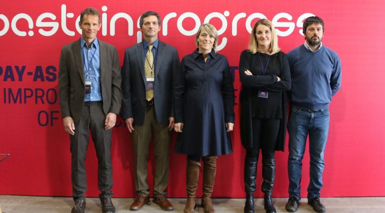 Foto de família de l'acte d'inauguració del #wasteinprogress de Girona. ACN