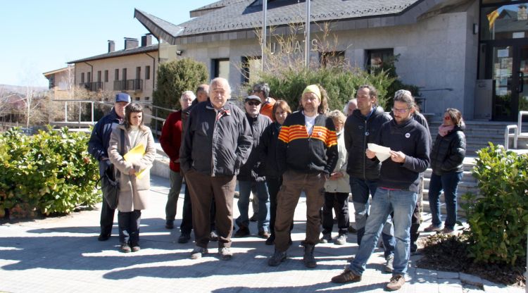 Una vintena de persones concentrades als jutjats de Puigcerdà. ACN