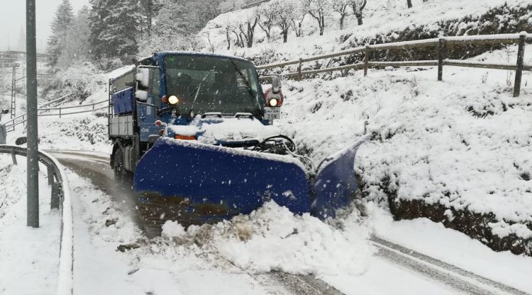 Una màquina llevaneus durant la nevada a Ribes de Freser del 28 de gener de 2019