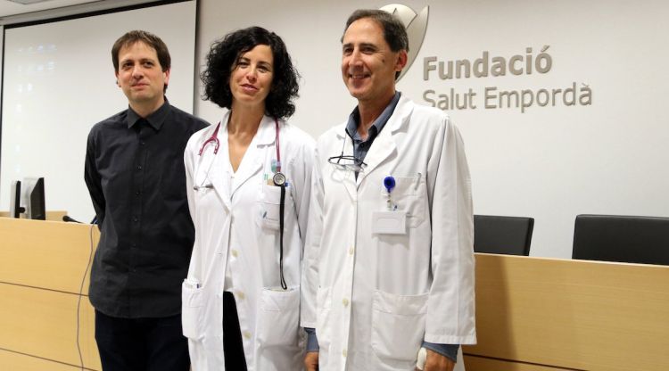D'esquerra a dreta: el psicòleg Rubén Nieto, la gastrenteròloga pediàtrica de la FSE, Núria Roig, i el pediatre Pere Plaja. ACN