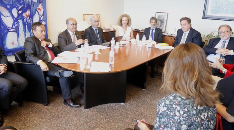 Un moment de la reunió a la sala de govern del TSJC a Girona. ACN