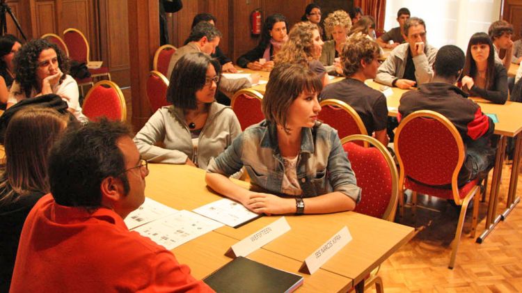 Els alumnes han presentat les empreses a la Cambra de Comerç de Girona © ACN