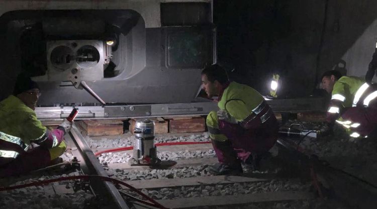 El tren després de descarrilar al túnel de Toses (arxiu)