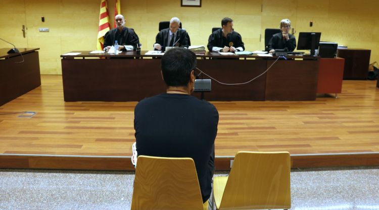 L'acusat d'envestir un conductor durant el judici a l'Audiència de Girona. ACN