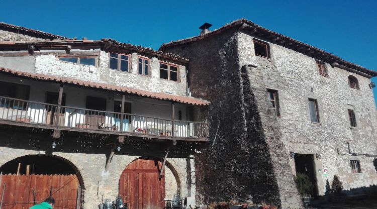 Una casa de turisme rural del Ripollès sense cap aire condicionat a la seva façana. ACN