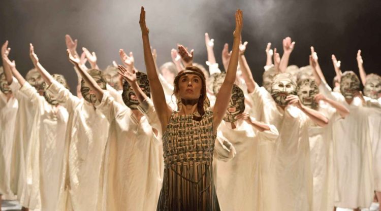 L'actriu Mariona Ginès en un instant de la representació de "Troia, una veritable odissea!"