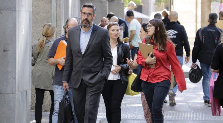 Alguns dels advocats voluntaris arribant als Jutjats de Girona. ACN