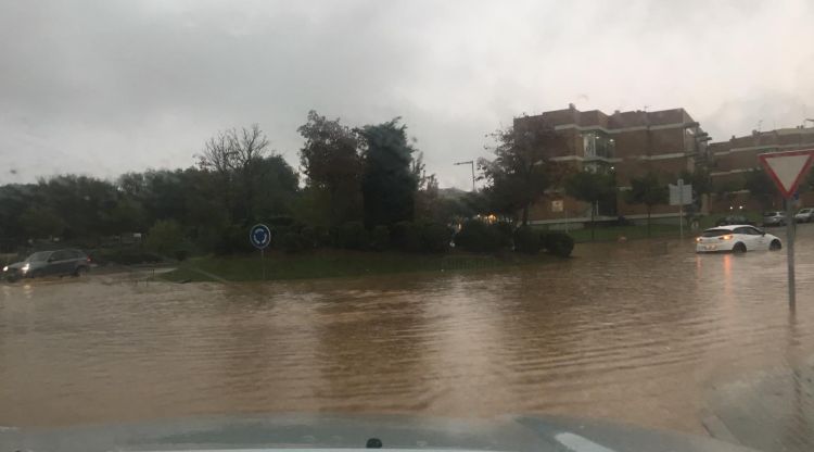 La rotonda d'accés de Palafrugell per Begur, completament inundada. Ràdio Girona - SER Catalunya