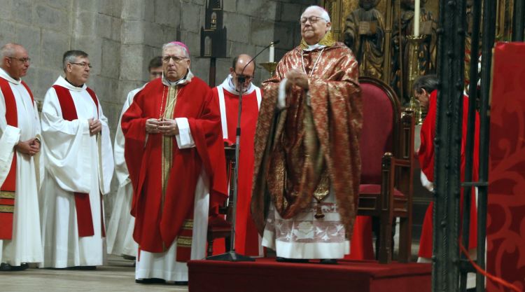 El Bisbe de Girona, Francesc Pardo, durant una missa per les fires de Girona a la catedral. ACN