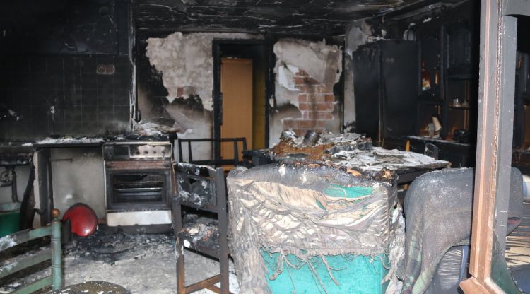 El menjador cremat per l'incendi a una cada de Capmany (Alt Empordà). ACN
