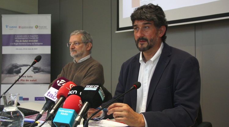 El gerent de la Regió Sanitària Camp de Tarragona, Ramon Descarrega, i director de la FUNCA, Jaume Galceran. ACN