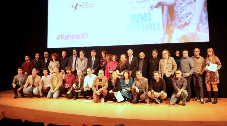 Foto de família de la onzena edició dels Premis Rahola de Comunicació Local de Girona. ACN