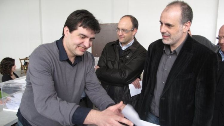 El secretari general d'ERC, Joan Ridao (dreta), aquest diumenge de consultes a Palafrugell