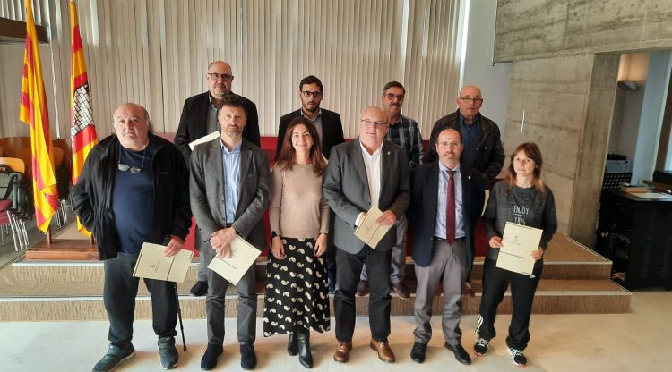 Els alcaldes dels vuit municipis que han signat l'acord avui