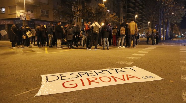 Els manifestants tallant el carrer de Barcelona el desembre de l'any passat. ACN