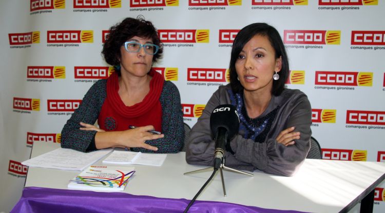 La responsable de la Secretaria de la Dona i Cohesió Social de CCOO de Catalunya, Alba Garcia, i la secretària de Socioeconomia i de la Dona de CCOO a Girona, Belén López. ACN