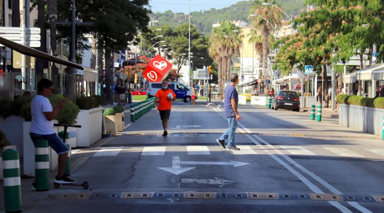 L'Avinguda S'Agaró tallada al trànsit arran de les noves mesures de seguretat implementades al municipi. ACN