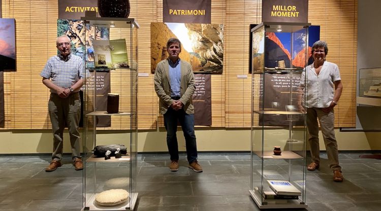 Josep Maria Massip, comissari; Miquel Cuenca, regidor de Cultura i Patrimoni Cultural, i Roser Masgrau, presidenta del Centre d’Estudis Comarcals de Banyoles