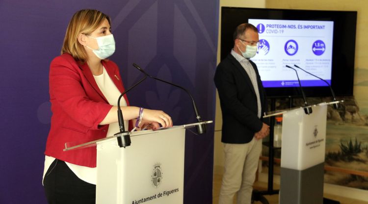 Pla mitjà de l'alcaldessa de Figueres, Agnès Lladó, i el vicealcalde, Pere Casellas. ACN