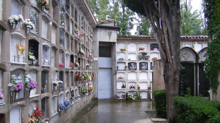 Interior del cementiri d'Olot © ACN