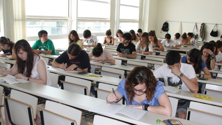 Alumnes gironins fent la selectivitat a la Facultat de Dret de la Universitat de Girona © ACN