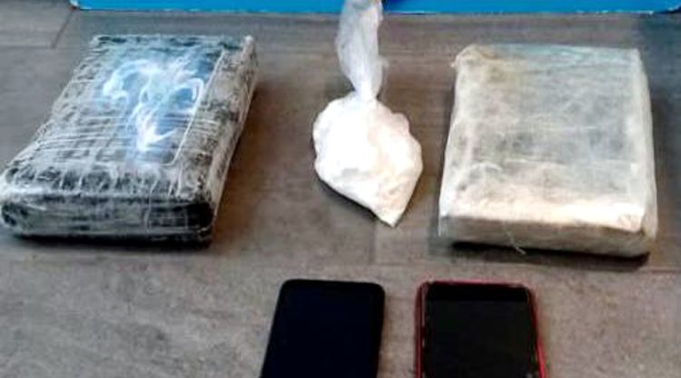 Els fardells amb els 2,8 quilos de cocaïna que ha interceptat la Policia Local de Roses durant el control