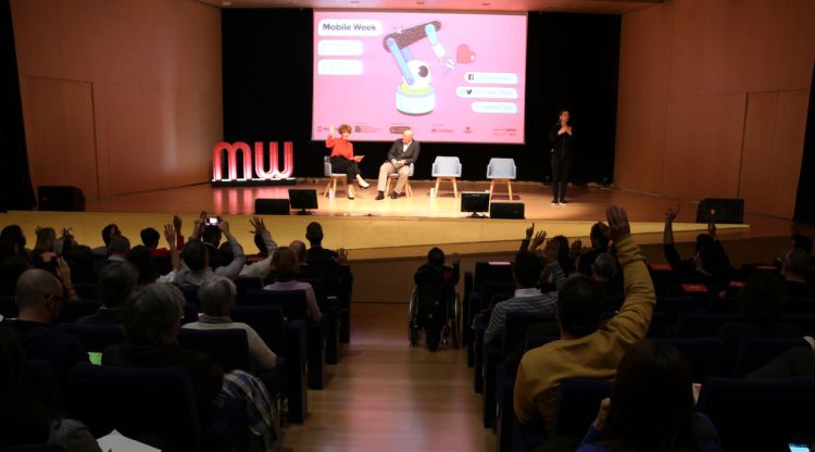 Un moment de la sessió d'inauguració de la Mobile World Week Barcelona 2020. ACN