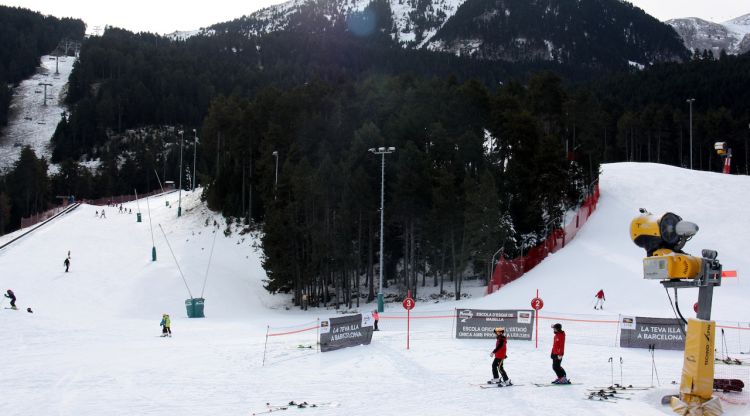 Les pistes d'esquí de Masella (Cerdanya) vistes des de la zona de la base de l'estació, aquest matí. ACN