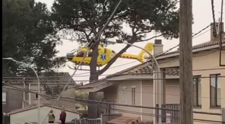 L'helicòpter del SEM traslladant els ferits a l'hospital de Palamós. Anna Sanahuja