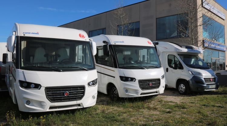 Autocaravanes a l'empresa Caravan Girona de Celrà. ACN